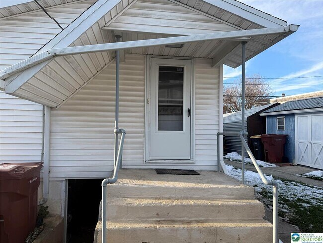 Photo - 4453 Main St