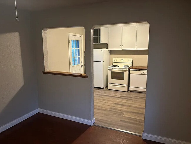 Photo - 3 bed 1 bath Home For Rent