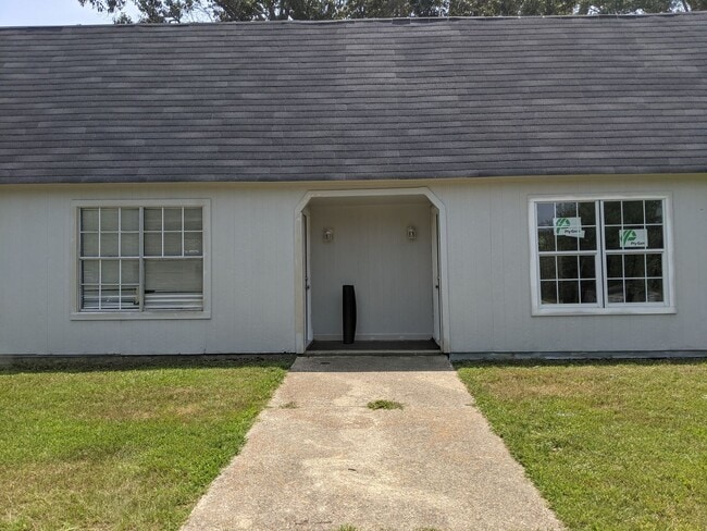 1 Bedroom / 1 bathroom Stonewall Apartment - 1 Bedroom / 1 bathroom Stonewall Apartment