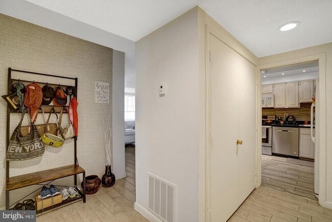Photo - 3709 S George Mason Dr Unit 415E