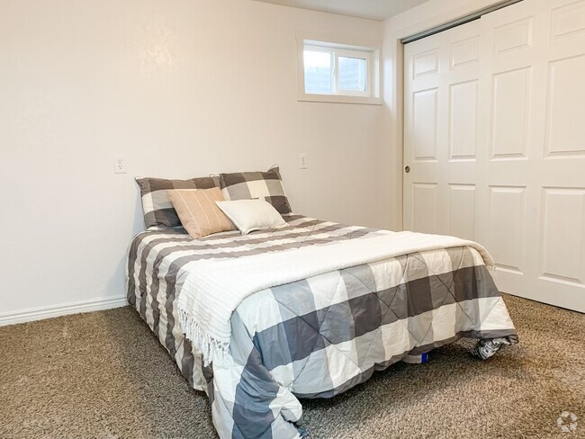 Building Photo - 284 E 6850 S Rental