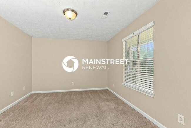 3 Bedroom Pet-Friendly Home in Hampton, GA with Main Street Renewal