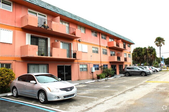 Building Photo - 17101 NW 57th Ave Unit 211 Rental