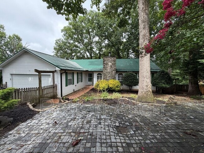 Building Photo - 78 Pine Cone Dr