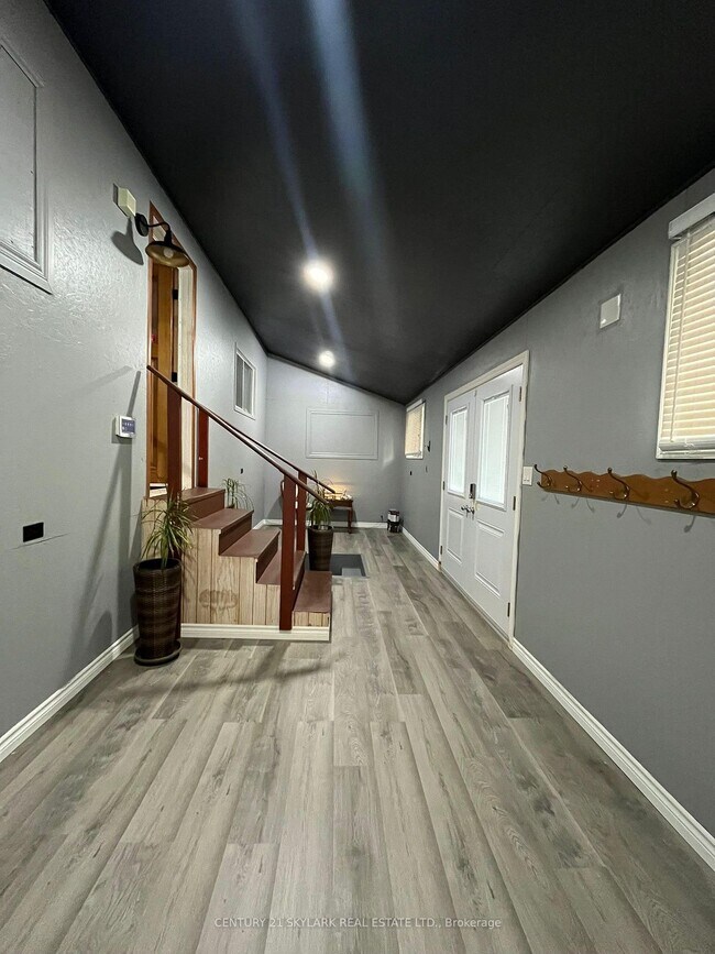 Photo - 122 Boullee St