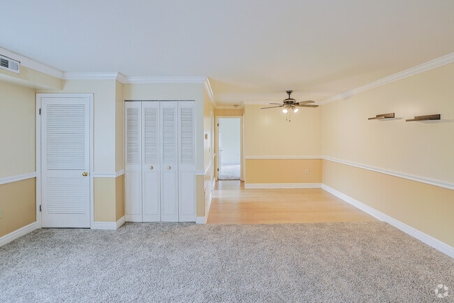 1BR, 1BA - 700SF - Dining Room - 903 Mount Royal Blvd