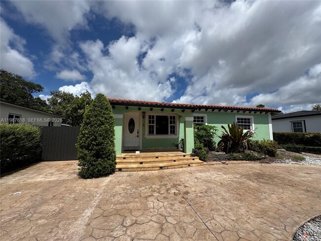 Building Photo - 551 E 60th St