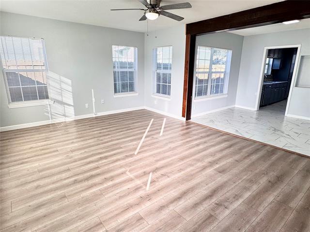 Photo - 202 N Riverside Dr