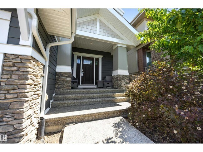 Photo - 1305 Hainstock Way SW