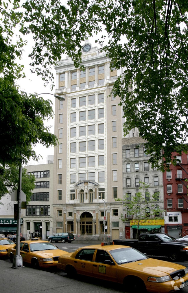 Photo - Forward Building