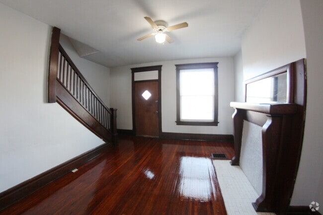 Building Photo - 2492 Summit St Rental