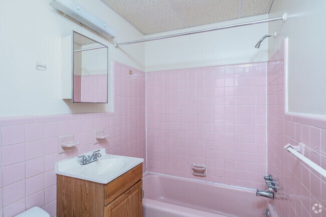 1BR, 1BA - 650SF