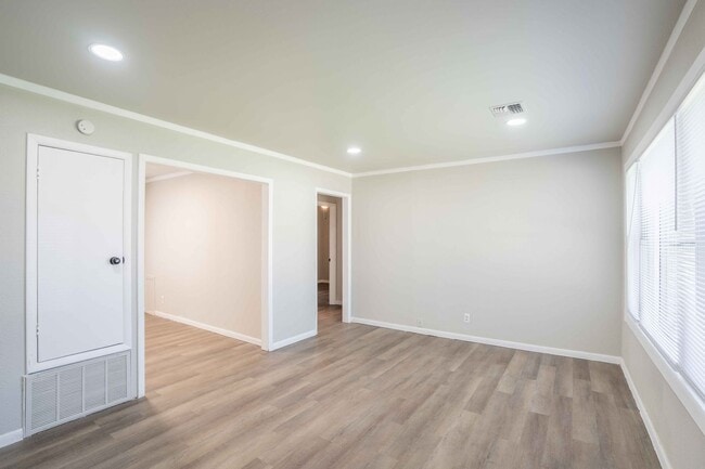 Photo - 3 Bed | 1 Bath in Midtown!