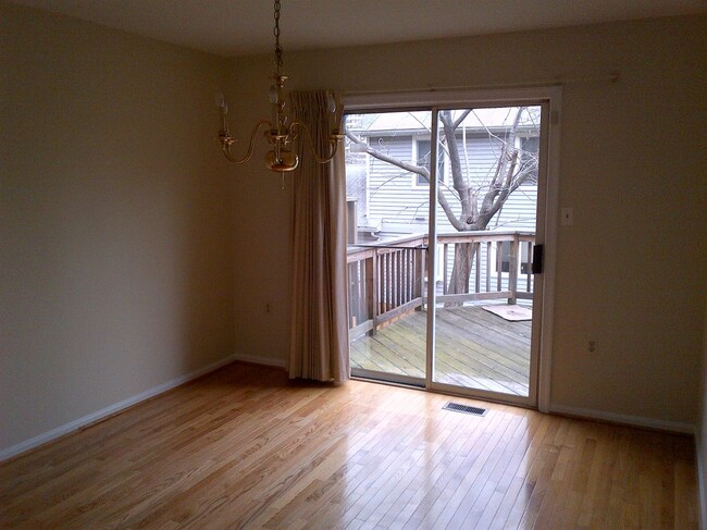Photo - 725 Twin Holly Ln Townhome