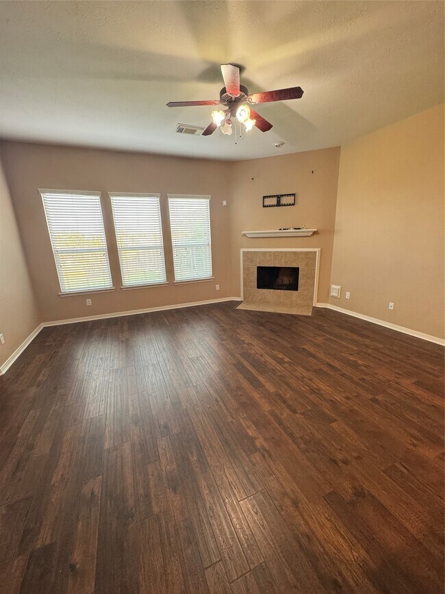 Photo - 3219 Witney Way