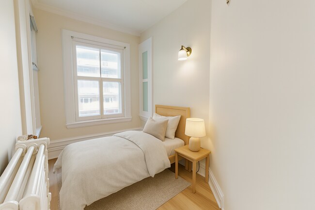 Photo - 143 MacLaren