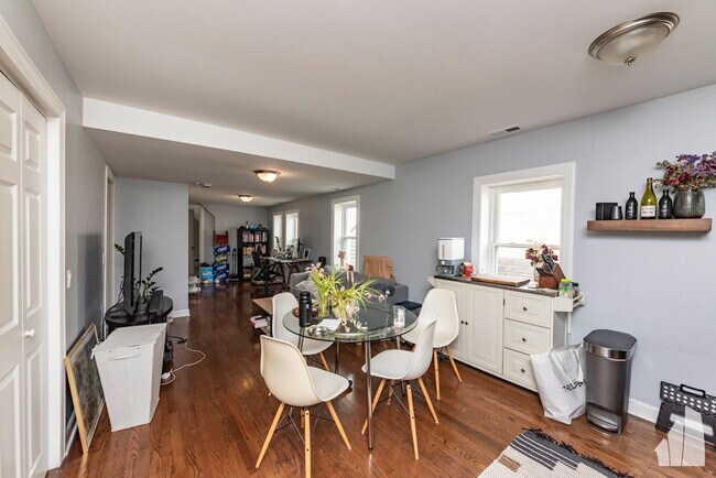 Photo - 2335 W Moffat St Unit 3