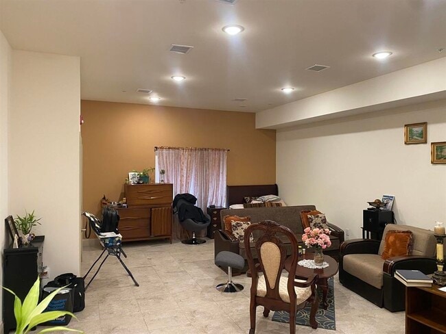 Photo - 258 Broadway