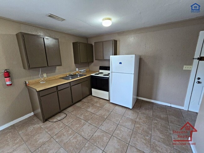 Photo - 620 Allie Ln