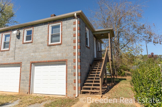 Photo - 102 Brittain Dr