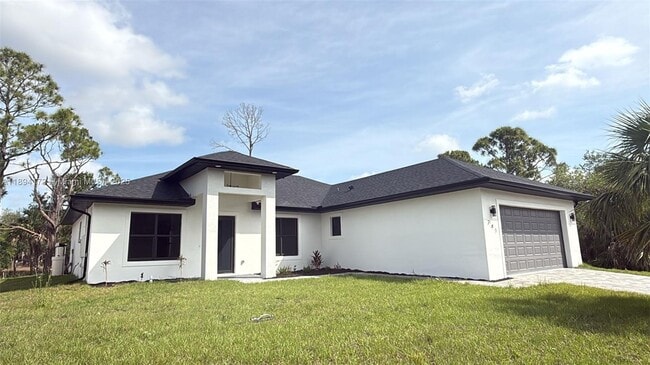 Photo - 241 Pembroke Dr