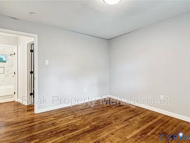 Photo - 2003 2nd Ave