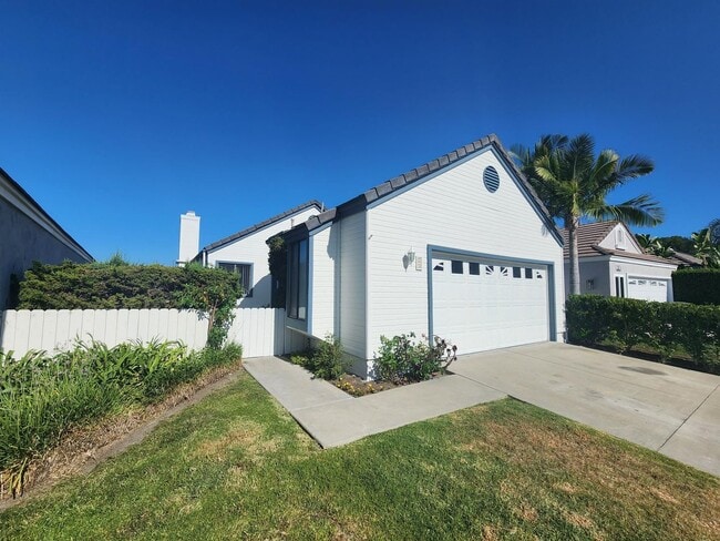 Building Photo - Sunset View! 3 Bedroom 2 Bath Home,
