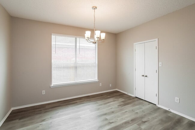 Photo - 7213 Park Creek Cir W
