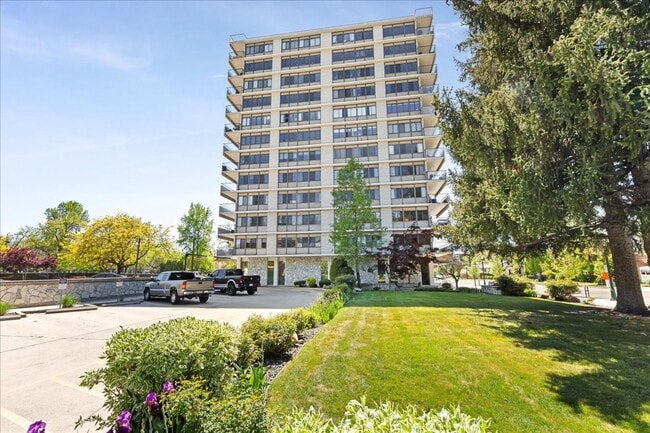 Building Photo - Stylish Imperial Plaza Condo in Prime Downtown Location