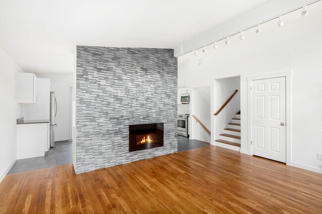 Photo - Beautiful 4 bed, 2 bath trilevel in Lake Hills!