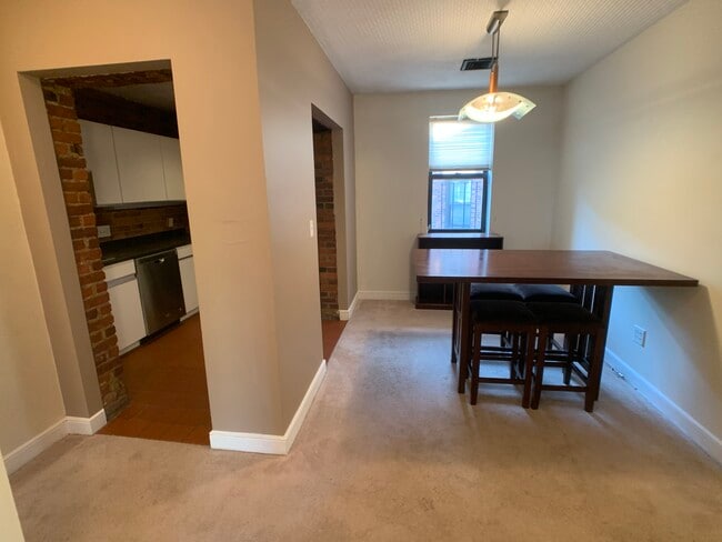 Photo - 110 Riverway Unidad 8