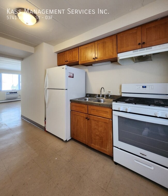 Photo - 5741 W 35th St Apartment Unit 03F