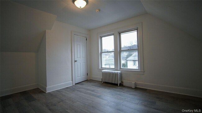 Photo - 27 Lawrence Ave Unit 3