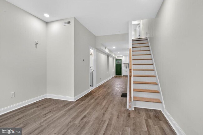 Photo - 2447 Turner St