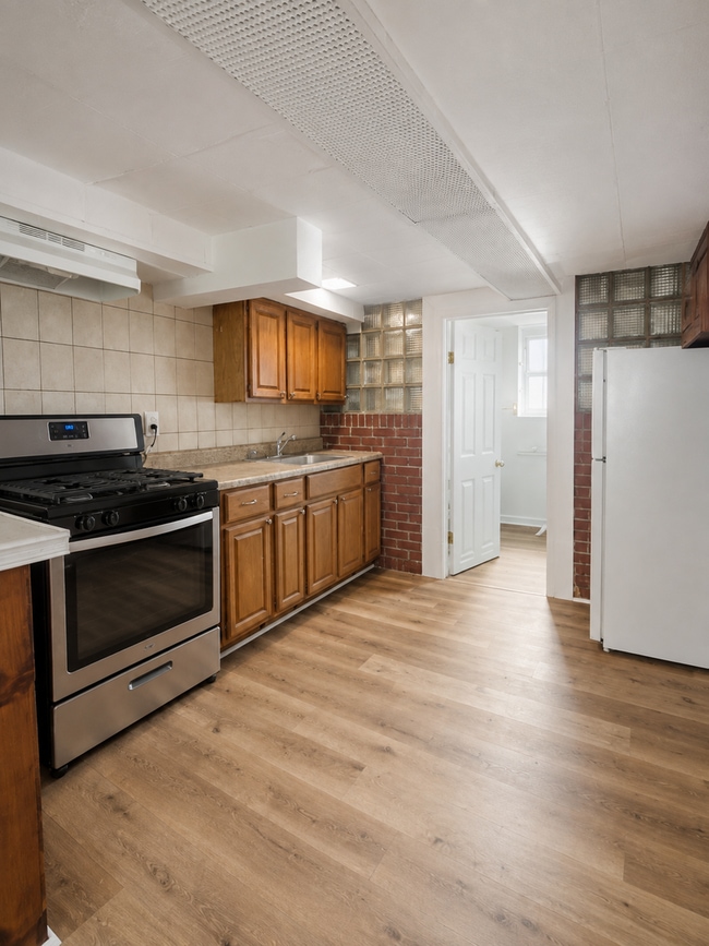 Photo - 2917 Cornwall Rd Unit 1 (Basement)