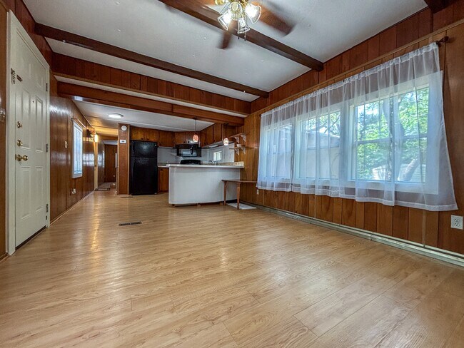 Photo - 264 Greenwood St
