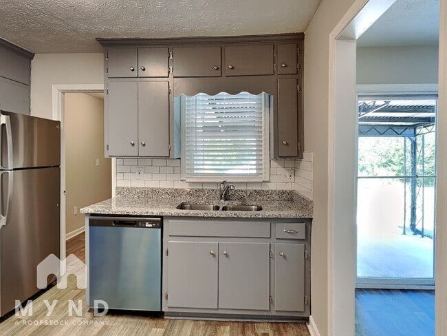 Photo - 229 Baker St Unit C