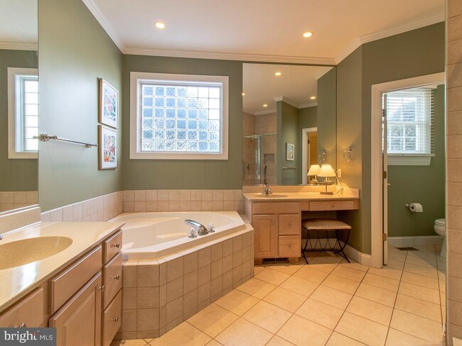 Building Photo - 10 Wellington Pl