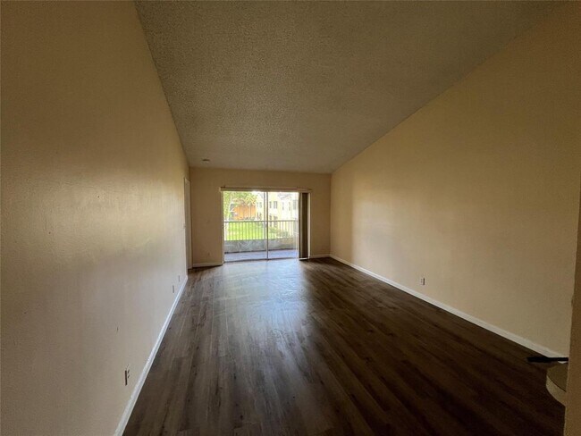 Photo - 2431 NW 56th Ave Unidad 5-201