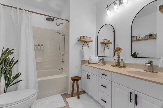 Photo - 1023 Sycamore Green Pl