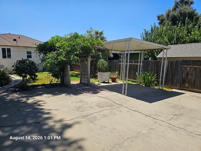 Photo - 748 E San Joaquin Ave