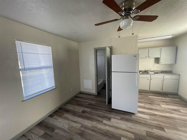 Photo - 307 SW 19th St