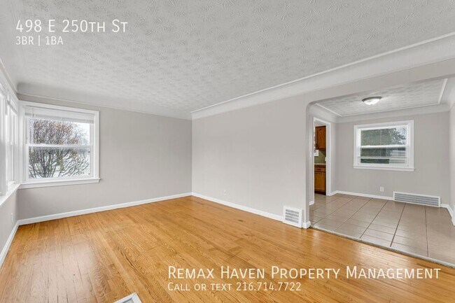 Photo - 498 E 250th St