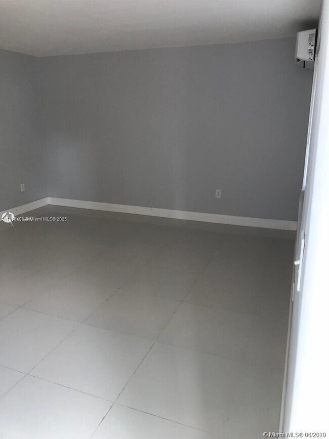 Photo - 1479 NW 16th St Unidad 2