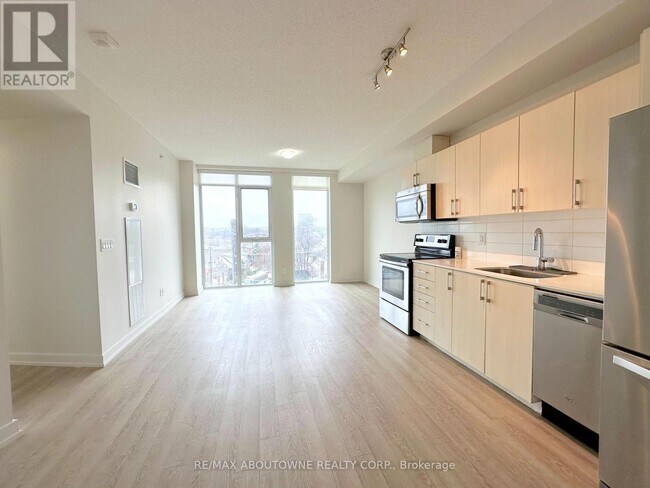 Photo - 763 Woodbine Ave