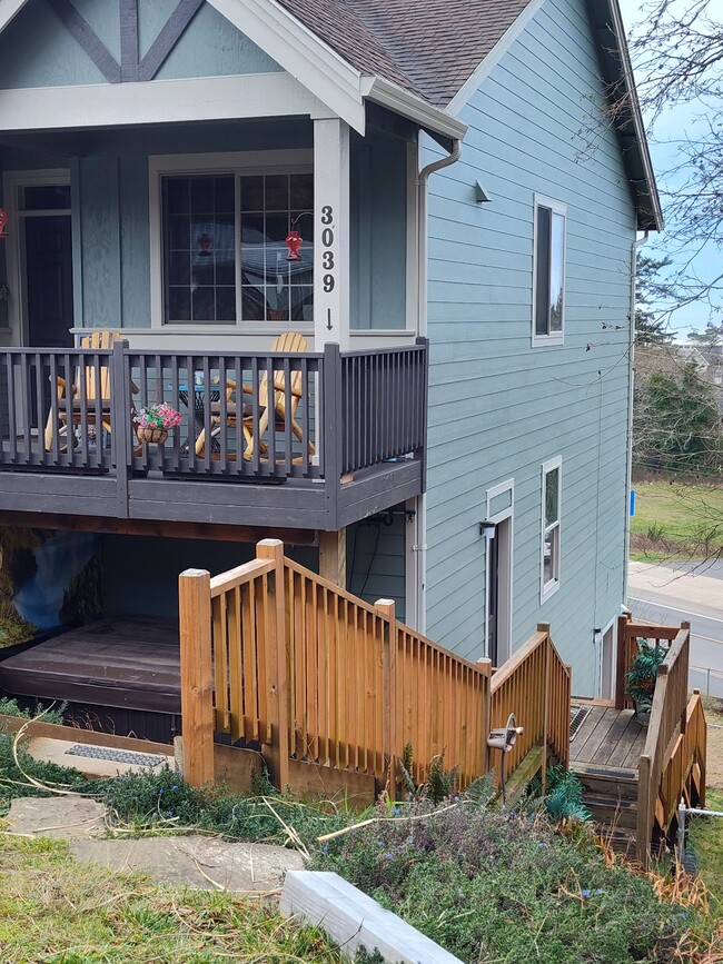 Building Photo - 3039 SE Dune Ave Unit Apartment
