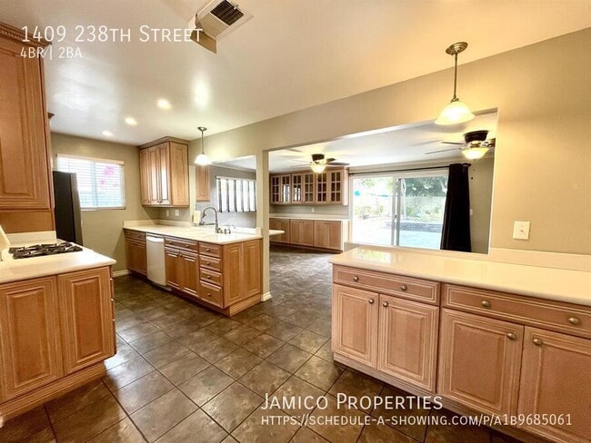 Photo - 1409 238th St