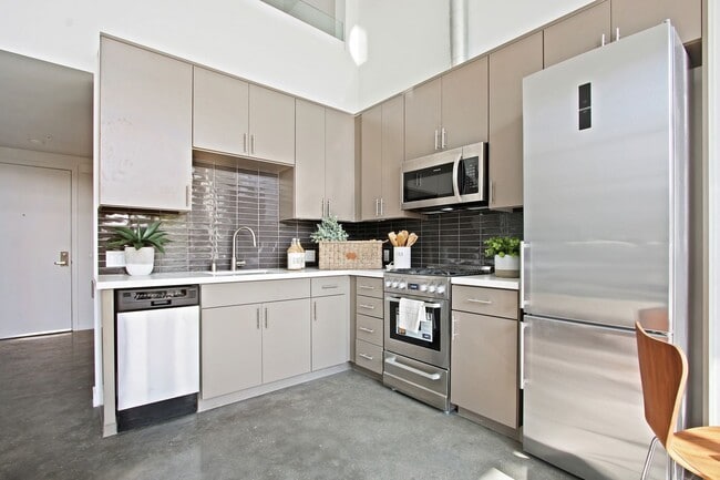 Photo - The Stanford West Unidad 101