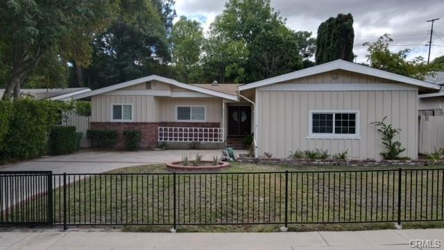Building Photo - 23932 Oxnard St Rental