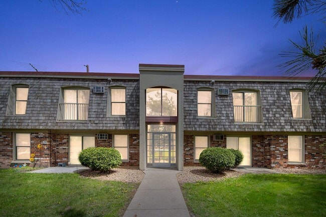 Building Photo - 1 Bedroom, 1 Bath open floor plan close to... Rental